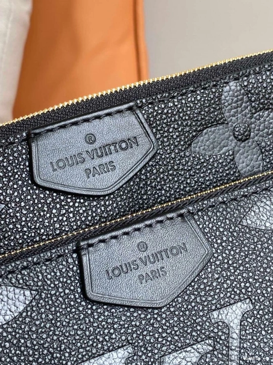 WIS VUITTON MULTI LOUIS POCHETTE ACCESSOIRES 0826